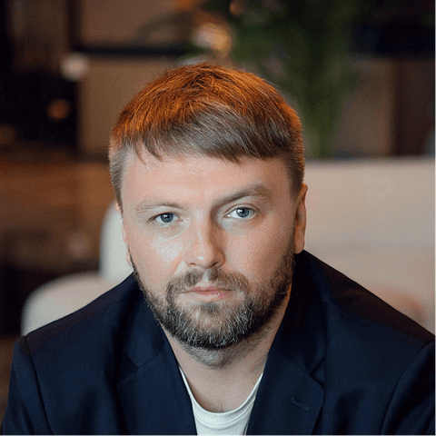 Максим Комаров